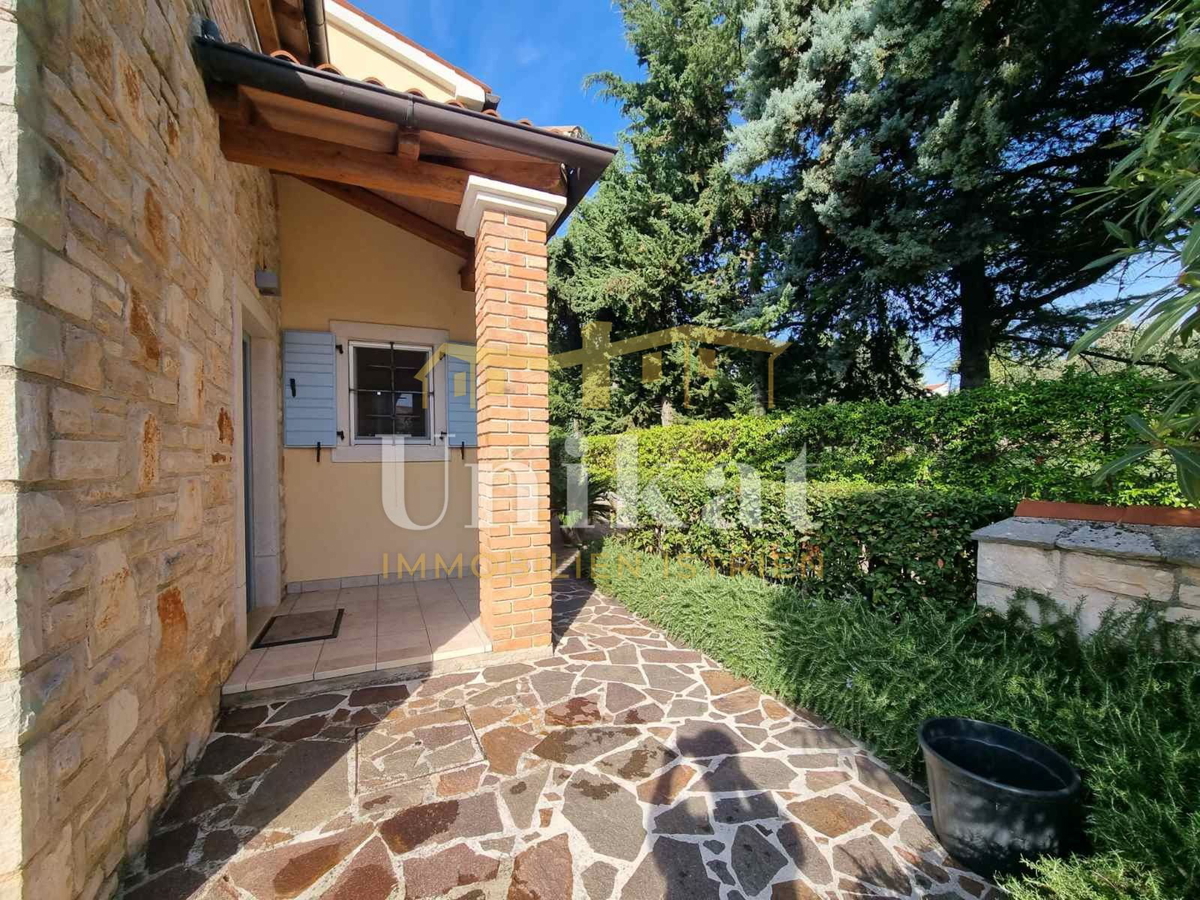 Dvojna hiša v istrskem slogu